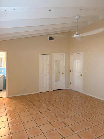 Building Photo - 1117 SW 15th Ave