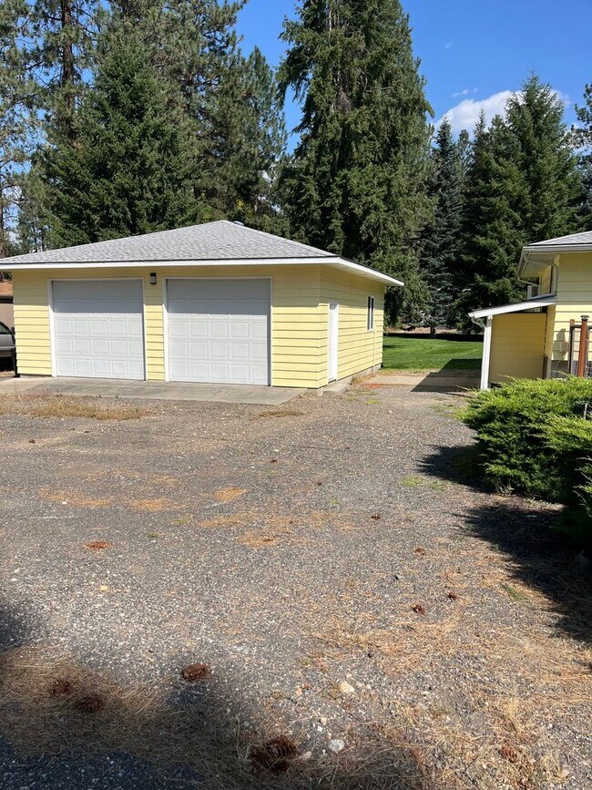 Building Photo - 17704 N Hilltop Rd