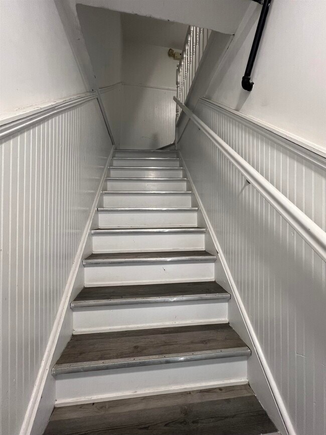 Building Photo - 506 Grand St