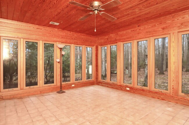 Building Photo - 227 Aspen Blvd