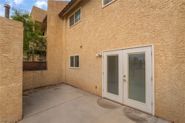 Building Photo - 3949 S Torrey Pines Dr