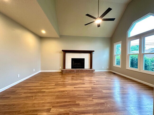 Building Photo - Stunning Single-Family Home with Plenty of...