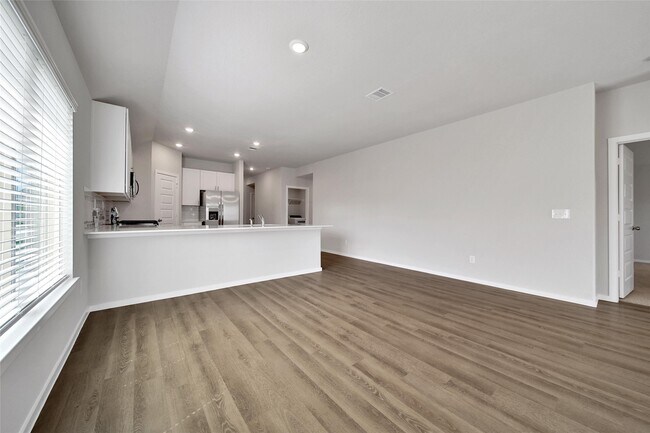Building Photo - 8007 Camphor Ct