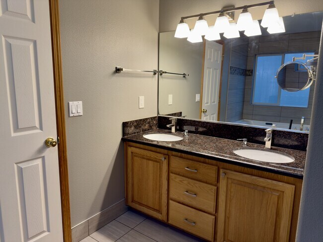 Building Photo - 5124 NW Crady Ln