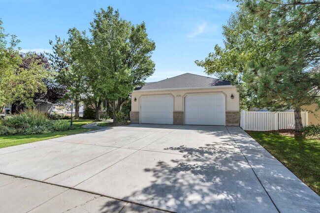 Building Photo - 12067 Lampton View Dr