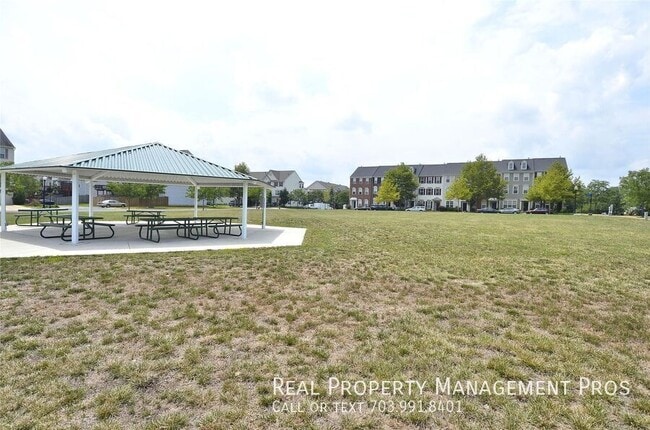 Building Photo - 25488 Freda Ln