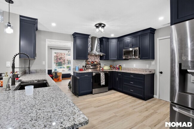 Building Photo - Spacious 4BR Condo in Newport News