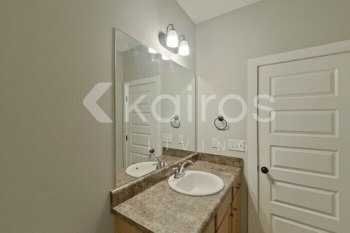 Building Photo - 520 White Oak Cir