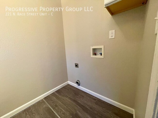 Building Photo - Fountain Townhome 3 bed 2 bath