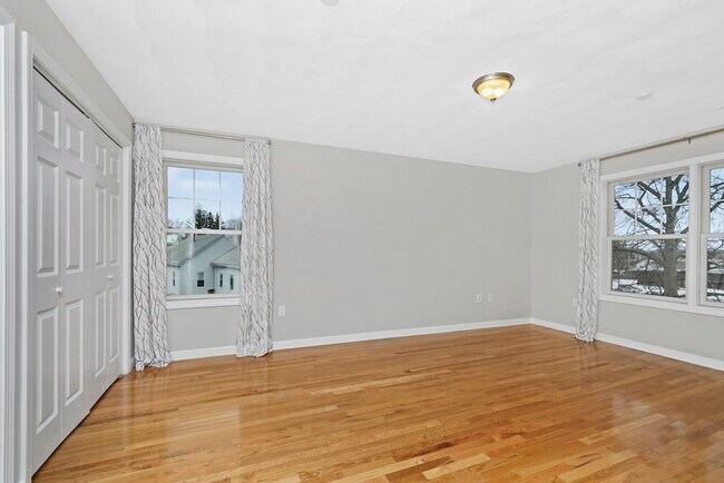 Building Photo - 260 Main St