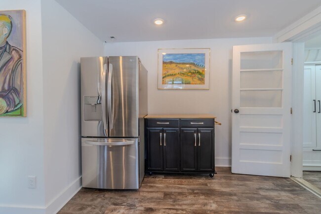 Building Photo - Quiet Cottage in the Trees