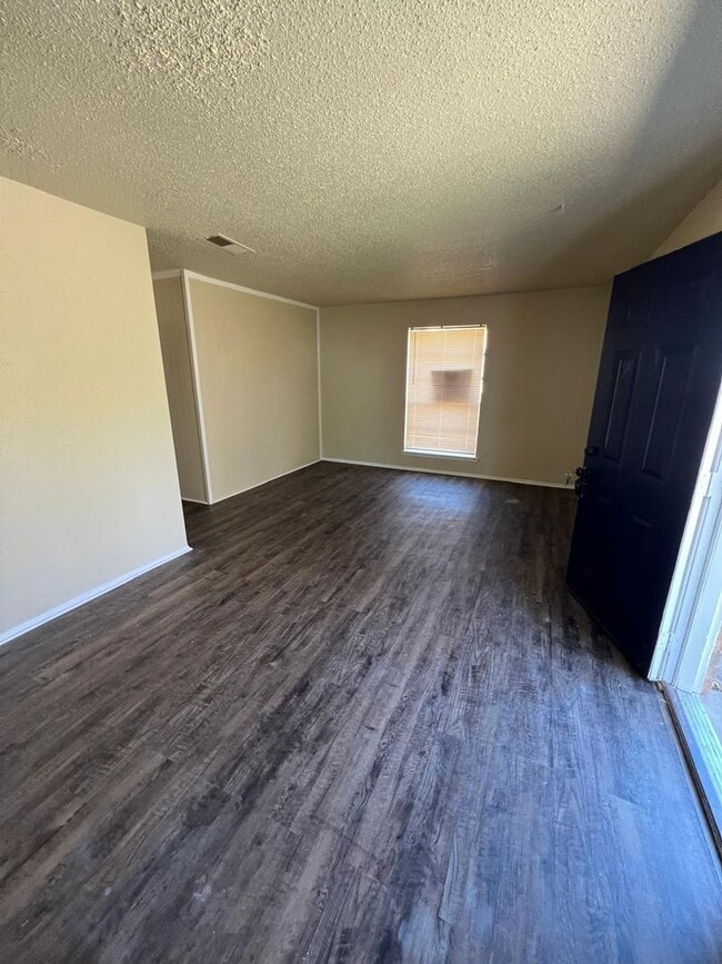 Building Photo - $0 First Month's Rent / $0 Deposit at Move-in