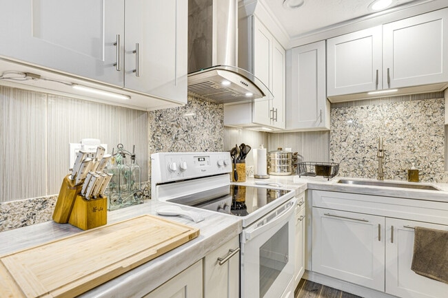 Building Photo - 265 Loma Alta Dr