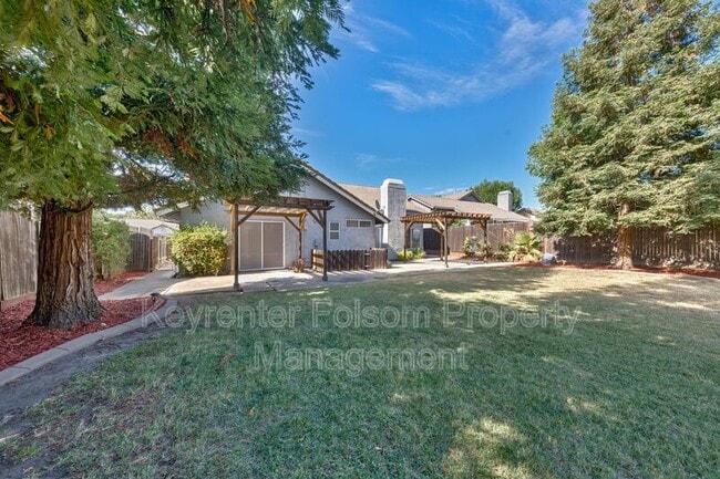 Building Photo - 617 Vernon Oaks Dr