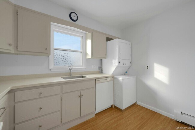 Building Photo - 52 Post Pl