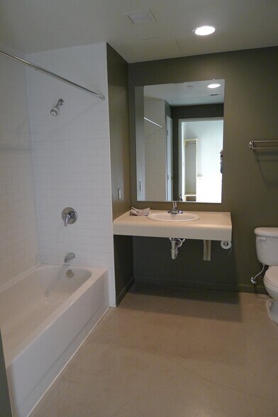 Building Photo - 41 Burroughs St