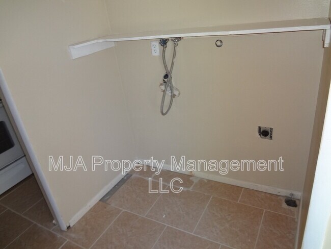 Building Photo - 4642 S Arlington Park Dr