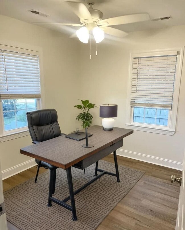 Building Photo - ***SPECIAL OFFER*** 3 Bed 1 Bath Single Family Brick Home