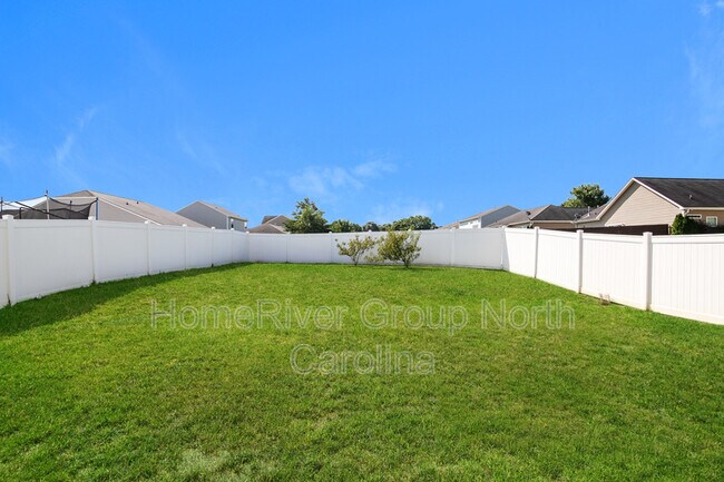 Building Photo - 213 Valerie Dr
