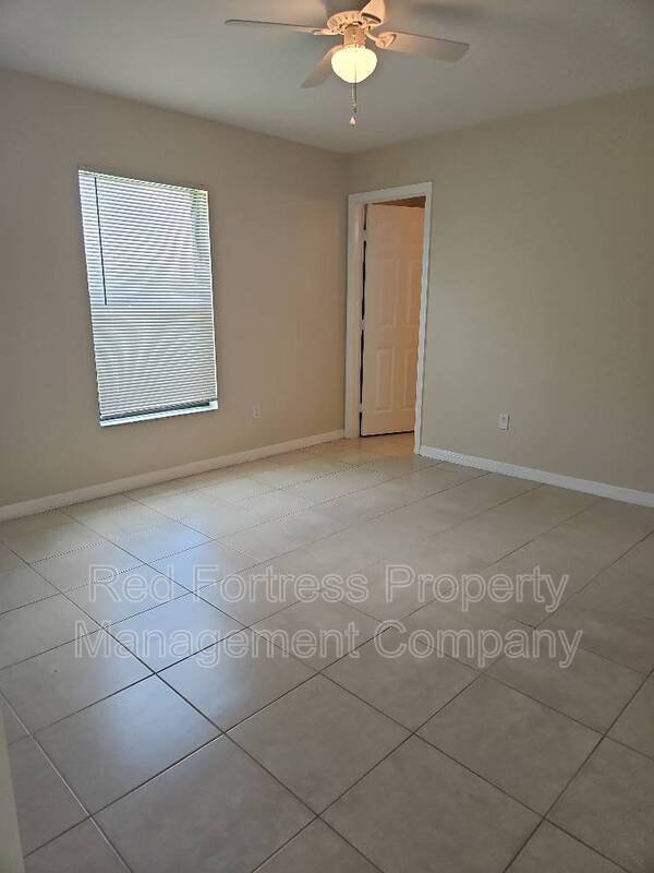 Building Photo - 717 Nicholas Pkwy W