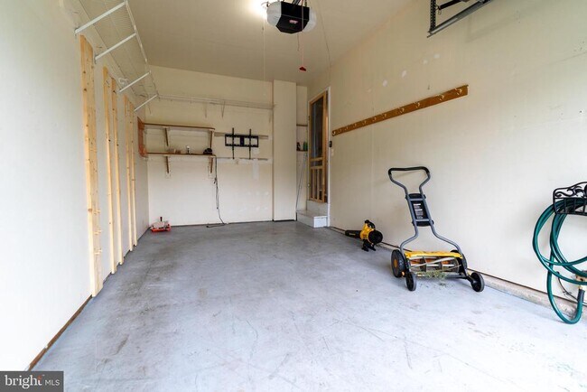 Building Photo - 200 Strawberry Ln