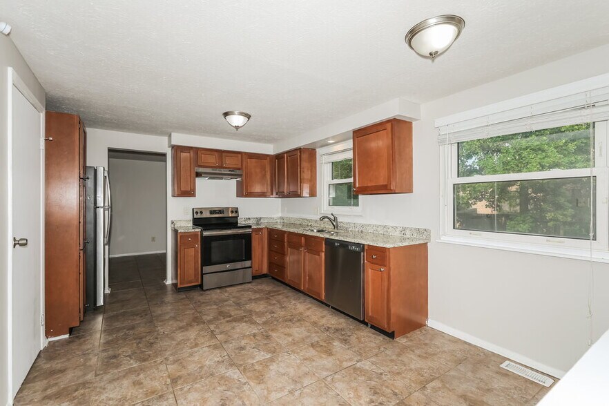 Building Photo - 8931 Squire Ct