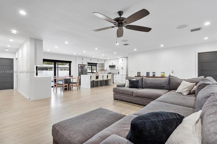 Building Photo - 10950 NW 16th Ct