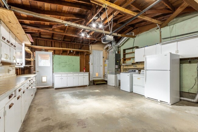 Building Photo - Beautiful & bright 3 bed / 2 Bath San Brun...