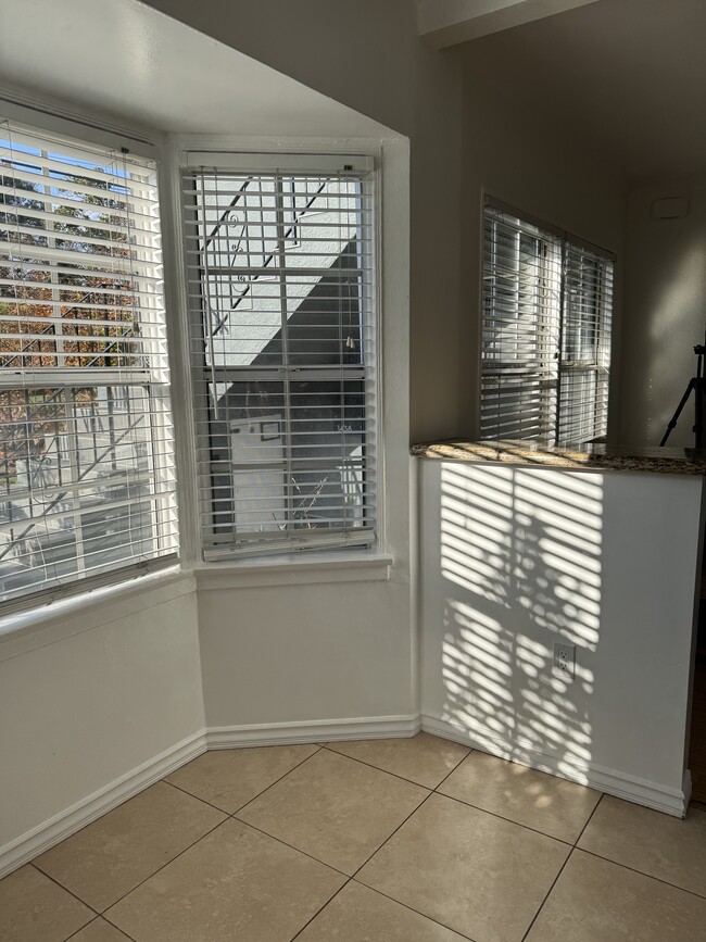 Kitchen Nook - 1440 S Stanley Ave