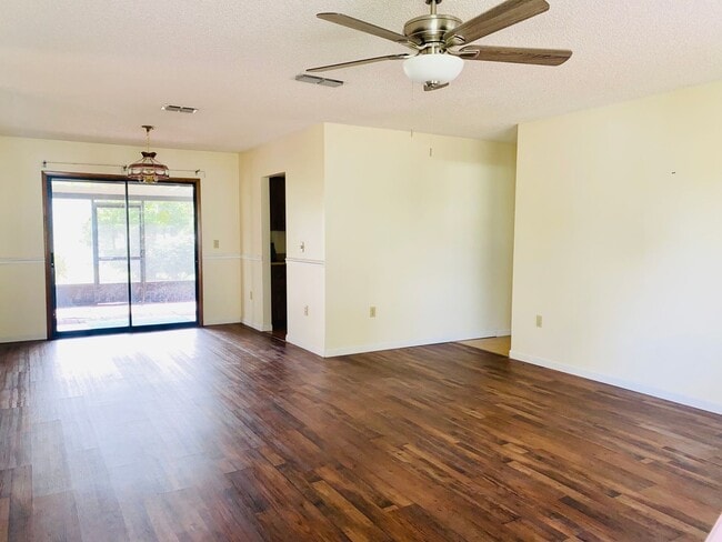 Building Photo - Impressive 3/2 Home in Peaceful Pine Run