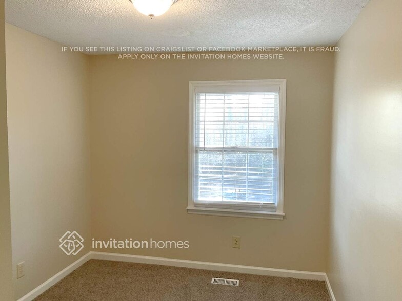 Building Photo - 1650 Lakeview Pl