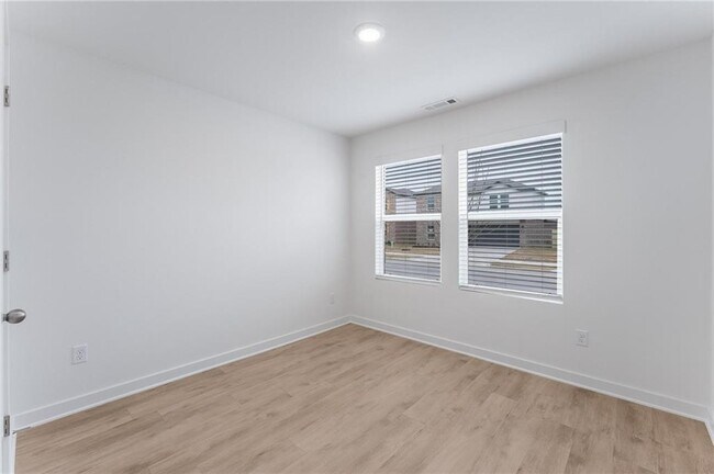 Building Photo - 4611 W Barhem Dr