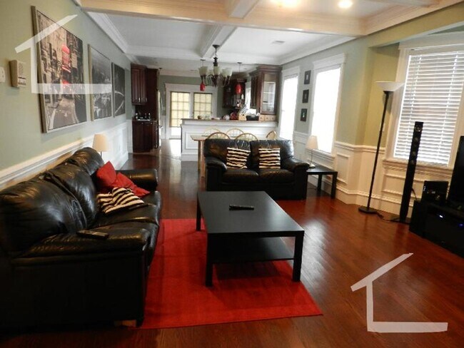 Building Photo - No Brokers Fee, No Security Deposit, Luxury Finishes, Sauna, Central Heat/AC, In-Unit Washer and ...