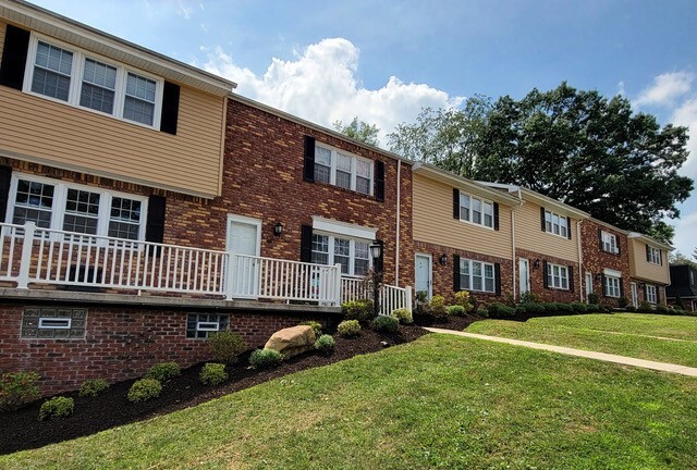 Primary Photo - Crosskeys Townhomes