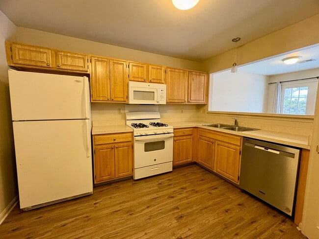 Building Photo - 3 Bedroom 2.5 Bathroom Townhome in Hummelstown!