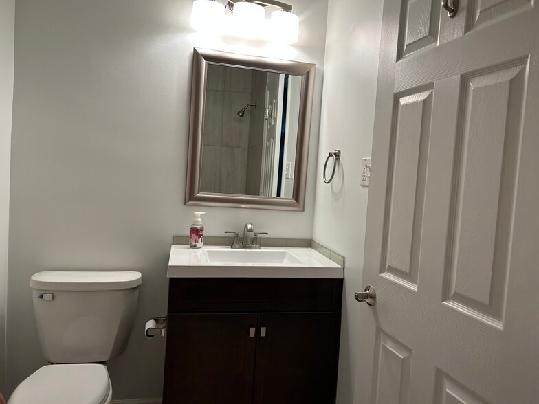 Building Photo - 8124 Ryers Ave