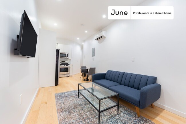 Building Photo - Private bedroom in 4 bed/2 bath Home