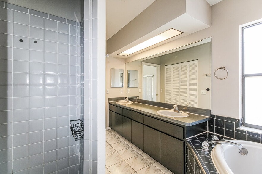 Building Photo - 10439 Norvell Rd