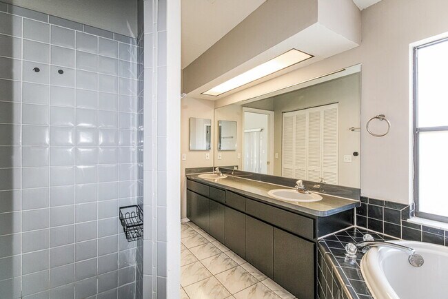 Building Photo - 10439 Norvell Rd