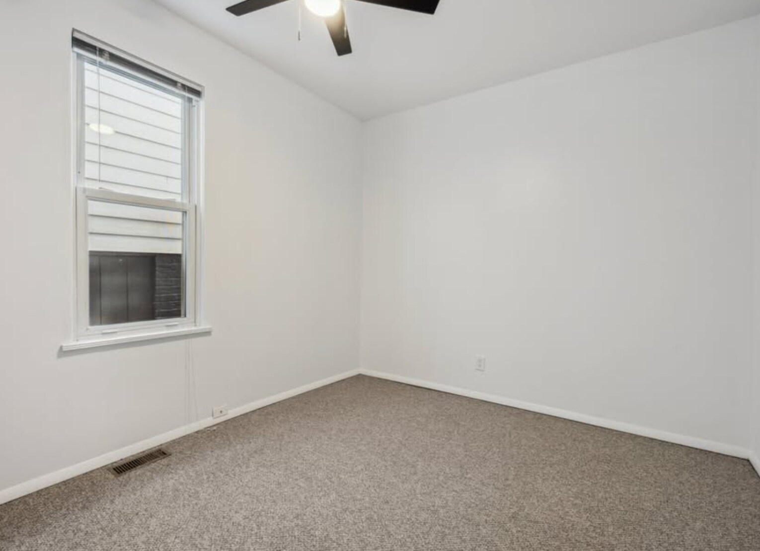 Building Photo - 1637 W Barry Ave