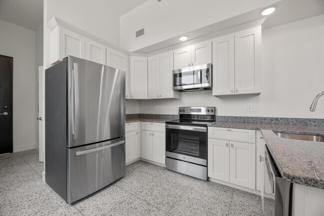 Building Photo - 301 N Mulberry St