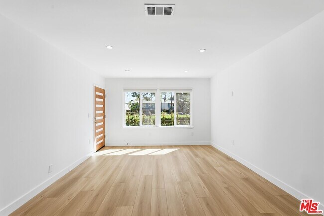 Building Photo - 11671 Chandler Blvd