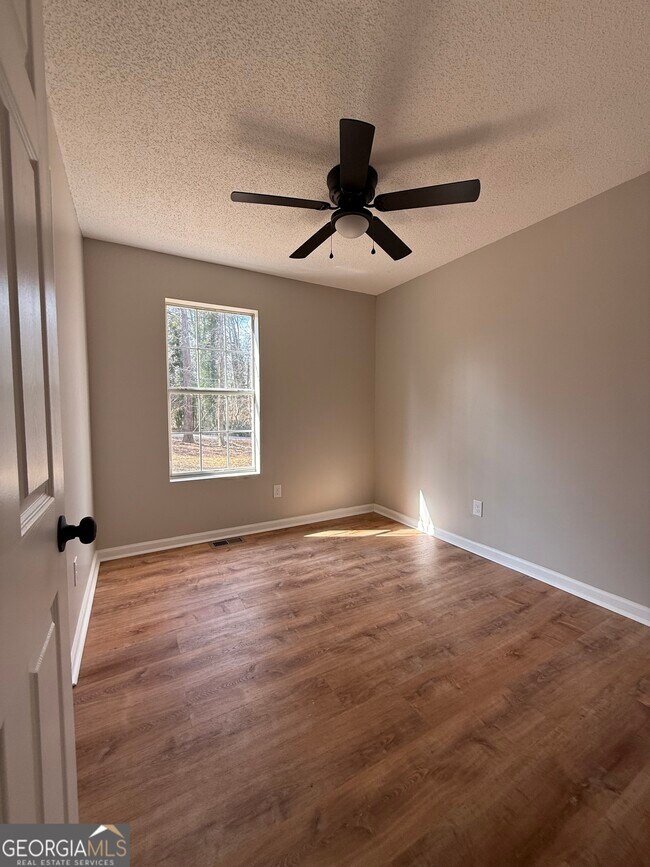 Building Photo - 115 E Greenwood Dr