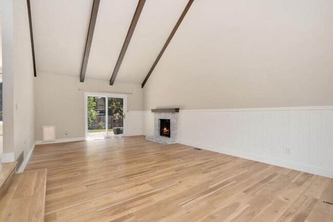 Building Photo - 2718 Granada Hills Dr