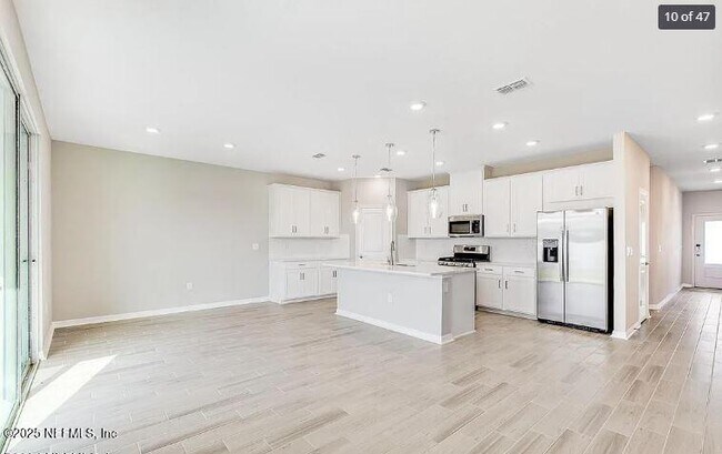 Building Photo - 240 Cherry Elm Dr