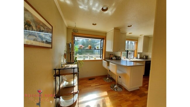 Building Photo - HUGE 5-BEDROOM home with separate BONUS ROOM for rent!!  Large fenced yard!!!