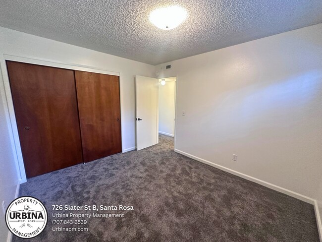 Building Photo - Updated Two Bedroom Ground Floor Apartment in Prime Santa Rosa Location