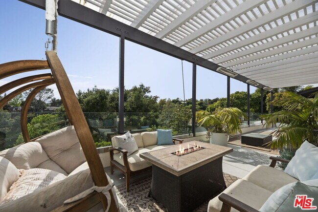 Building Photo - 641 Walther Way