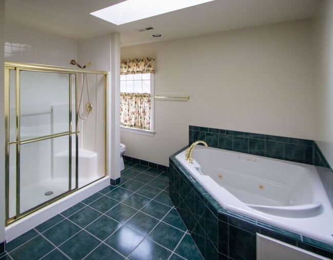 Building Photo - Elegant 4Bd/4Bth Brick Colonial