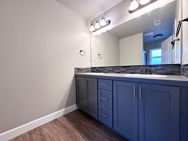 Building Photo - Beautiful Modern Home in N Portland!